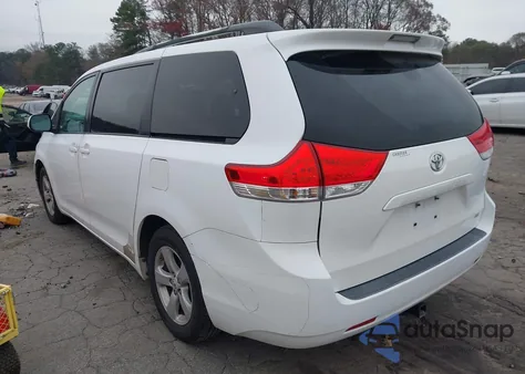 2011 Toyota Sienna Le V6 z USA, uszkodzony, nr VIN 5TDKK3DC4BS040090